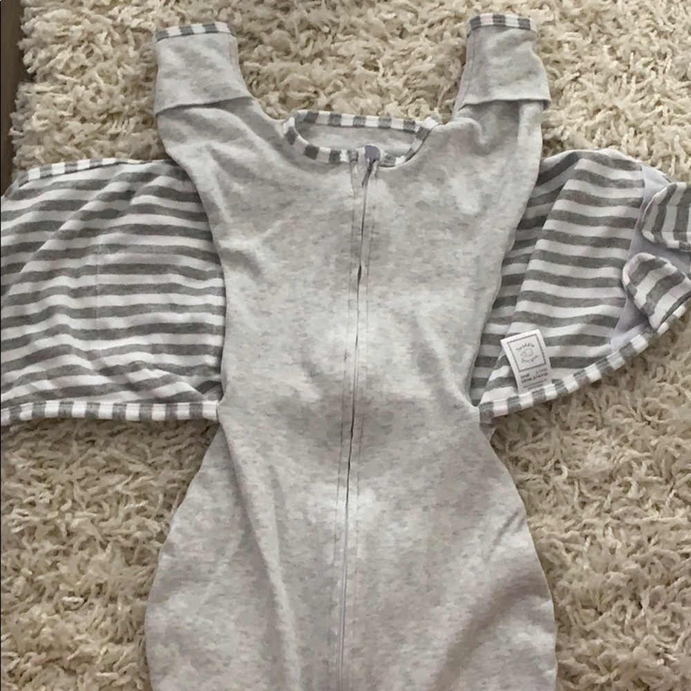 Swaddle me Swaddle, arms up (or in) size small
